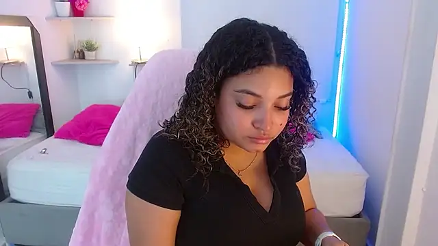 Snapshot of Julia_Boobs chatting on September 25, 12:22 pm Julia Boobs online show from September 25, 12:22 pm