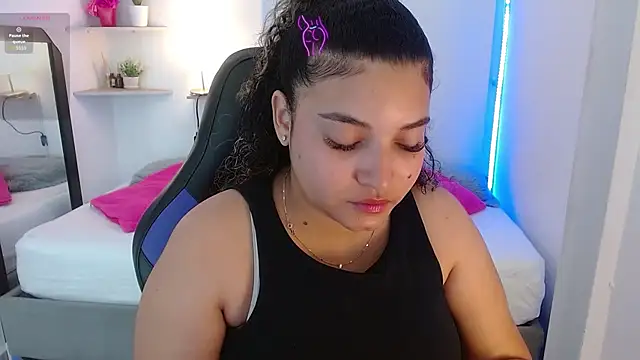 Snapshot of Julia_Boobs chatting on October 6, 12:17 pm Julia Boobs online show from October 6, 12:17 pm