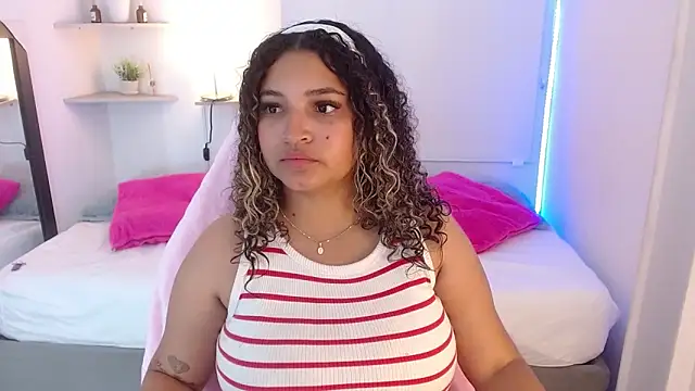 Snapshot of Julia_Boobs chatting on September 16, 12:17 pm Julia Boobs online show from September 16, 12:17 pm