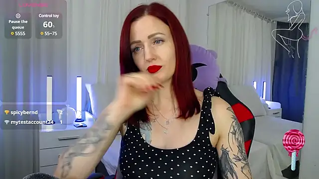 Snapshot of ElisaJane chatting on February 26, 1:36 am ElisaJane online show from February 26, 1:36 am