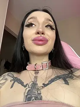 Molly  Moon online show from April 11, 2:30 am