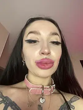 Snapshot of Molly__Moon chatting on June 25, 5:12 am Molly Moon online show from June 25, 5:12 am