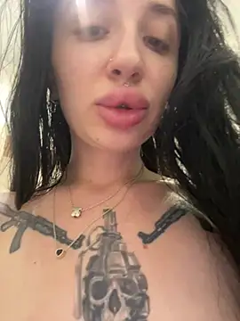 Snapshot of Molly__Moon chatting on July 3, 3:46 am Molly Moon online show from July 3, 3:46 am