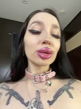 Molly  Moon online show from March 3, 2:18 am