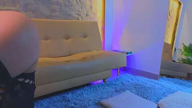 Snapshot of Isa__Blanc chatting on October 20, 2:35 am Isa Blanc online show from October 20, 2:35 am