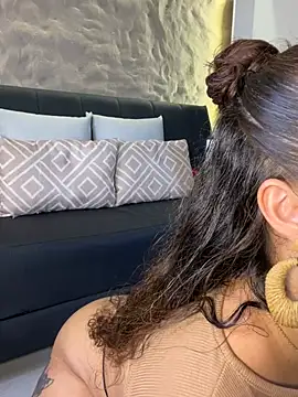 Isa  Blanc online show from April 16, 3:40 am