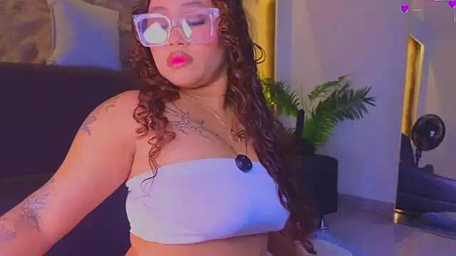 Isa  Blanc online show from February 13, 11:38 pm