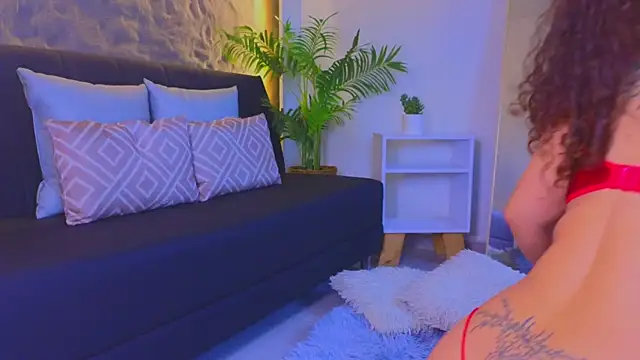 Isa  Blanc online show from February 28, 2:33 am