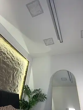 Isa  Blanc online show from May 19, 2:51 am