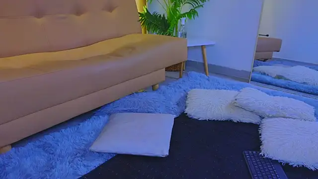 Snapshot of Isa__Blanc chatting on October 6, 3:19 am Isa Blanc online show from October 6, 3:19 am