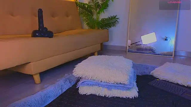 Isa  Blanc online show from January 9, 3:13 am