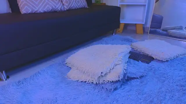 Isa  Blanc online show from March 8, 2:26 am