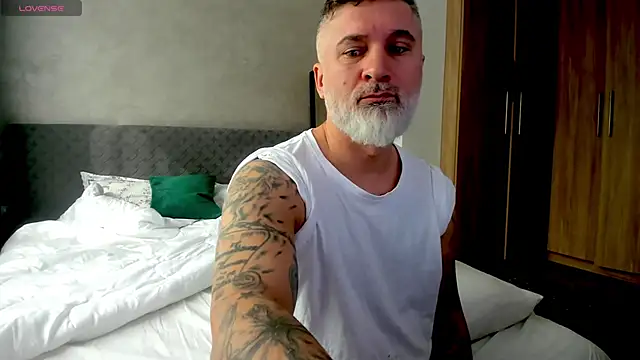 BlowMyXXL online show from March 16, 8:10 am