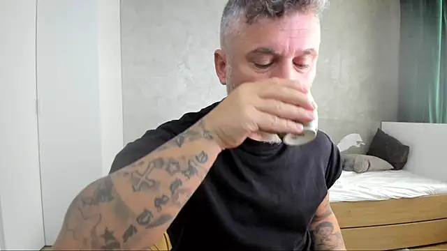 BlowMyXXL online show from September 12, 5:51 am