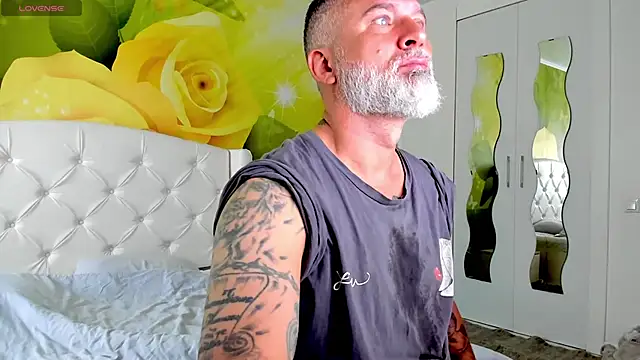 BlowMyXXL online show from November 6, 8:18 am