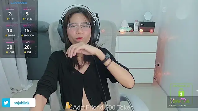 Snapshot of littlemiilk chatting on March 17, 5:49 pm littlemiilk online show from March 17, 5:49 pm