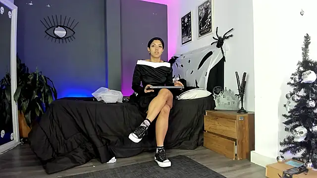 Raven Witch  online show from December 5, 8:17 pm