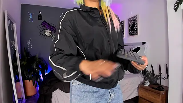 Raven Witch  online show from October 3, 9:27 pm