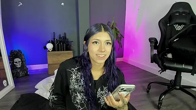 Snapshot of Raven_Witch_ chatting on June 29, 3:34 pm Raven Witch online show from June 29, 3:34 pm