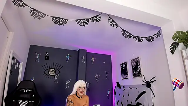 Raven Witch  online show from October 20, 9:04 pm