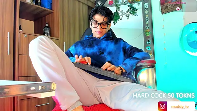 marckalexis online show from April 3, 11:00 pm