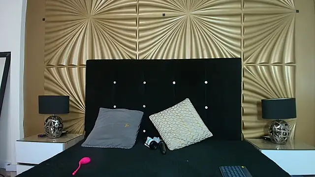 emmily keller19 online show from April 3, 12:55 pm