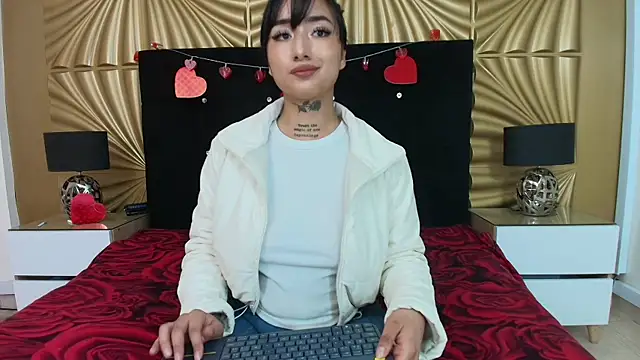 emmily keller19 online show from February 7, 1:30 pm