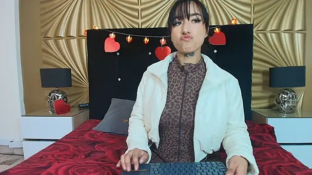 emmily keller19 online show from February 5, 1:18 pm