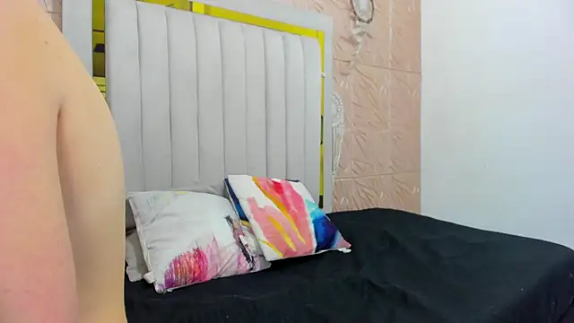 Snapshot of Ammy_Connor1 chatting on November 15, 8:13 pm Ammy Connor1 online show from November 15, 8:13 pm