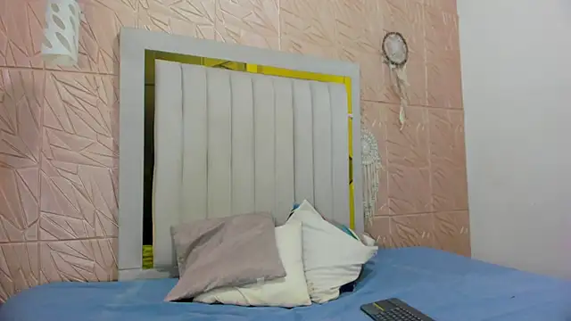 Snapshot of Ammy_Connor1 chatting on November 11, 8:36 pm Ammy Connor1 online show from November 11, 8:36 pm