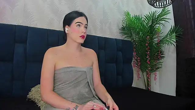 Snapshot of Ammy_Connor1 chatting on December 15, 8:36 pm Ammy Connor1 online show from December 15, 8:36 pm