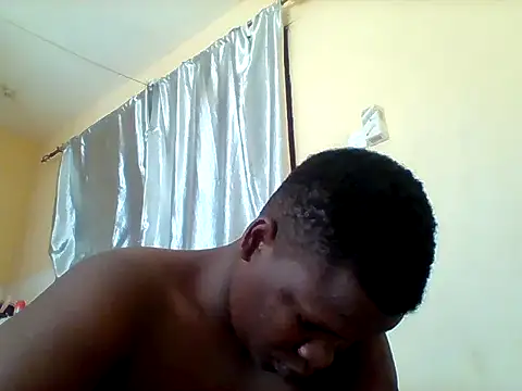 Snapshot of prittylorah15 chatting on October 31, 6:32 am prittylorah15 online show from October 31, 6:32 am