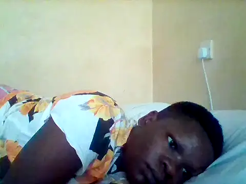 Snapshot of prittylorah15 chatting on October 30, 6:34 am prittylorah15 online show from October 30, 6:34 am