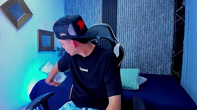 Mike 0233  online show from October 28, 4:13 am