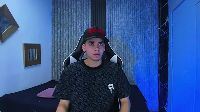 Mike 0233  online show from December 21, 4:03 am