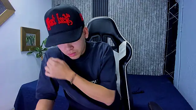 Mike 0233  online show from November 13, 5:22 am