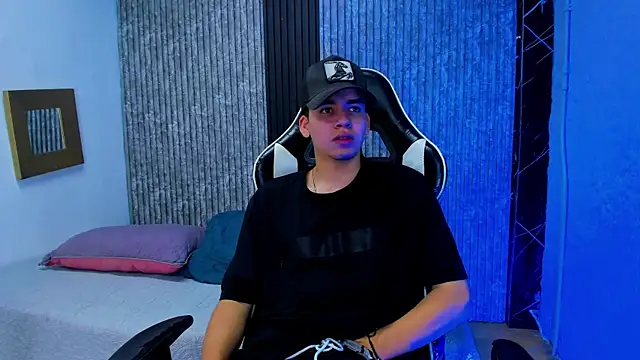 Mike 0233  online show from December 18, 4:39 am