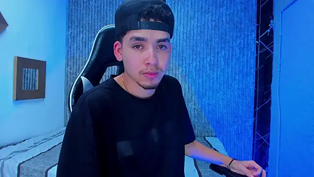 Mike 0233  online show from January 8, 3:56 am