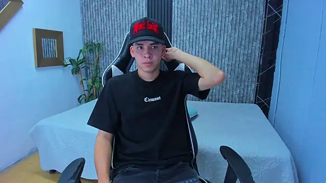 Mike 0233  online show from November 1, 4:41 am