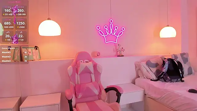 violeth hill online show from October 25, 7:25 pm