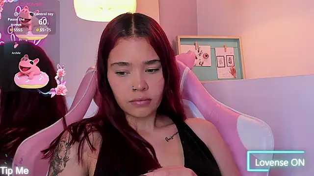 violeth hill online show from November 30, 8:31 pm