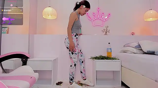 violeth hill online show from March 20, 2:40 am