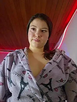 juli05star20 online show from May 24, 9:15 pm