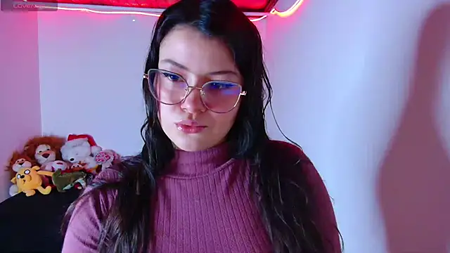 Snapshot of juli05star20 chatting on December 18, 4:06 am juli05star20 online show from December 18, 4:06 am