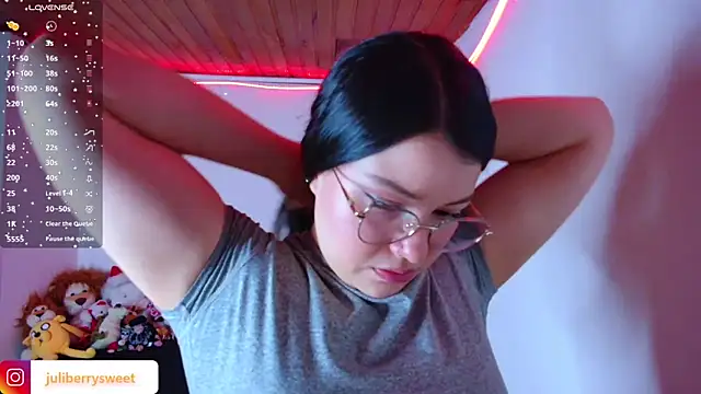 Snapshot of juli05star20 chatting on December 20, 10:34 pm juli05star20 online show from December 20, 10:34 pm