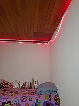 Snapshot of juli05star20 chatting on February 27, 1:39 am juli05star20 online show from February 27, 1:39 am