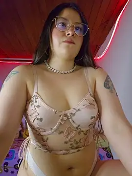 juli05star20 online show from June 11, 8:39 pm