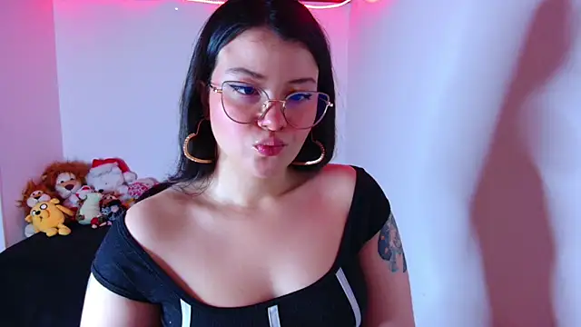 Snapshot of juli05star20 chatting on December 20, 1:41 am juli05star20 online show from December 20, 1:41 am