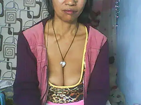 Snapshot of nene_belle chatting on July 17, 6:38 pm nene belle online show from July 17, 6:38 pm