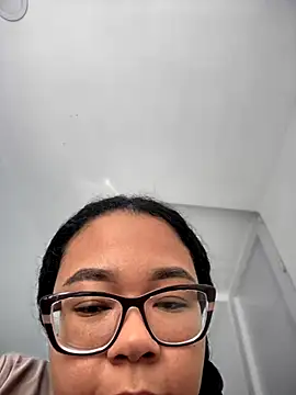 Snapshot of XMara chatting on September 29, 6:13 pm XMara online show from September 29, 6:13 pm